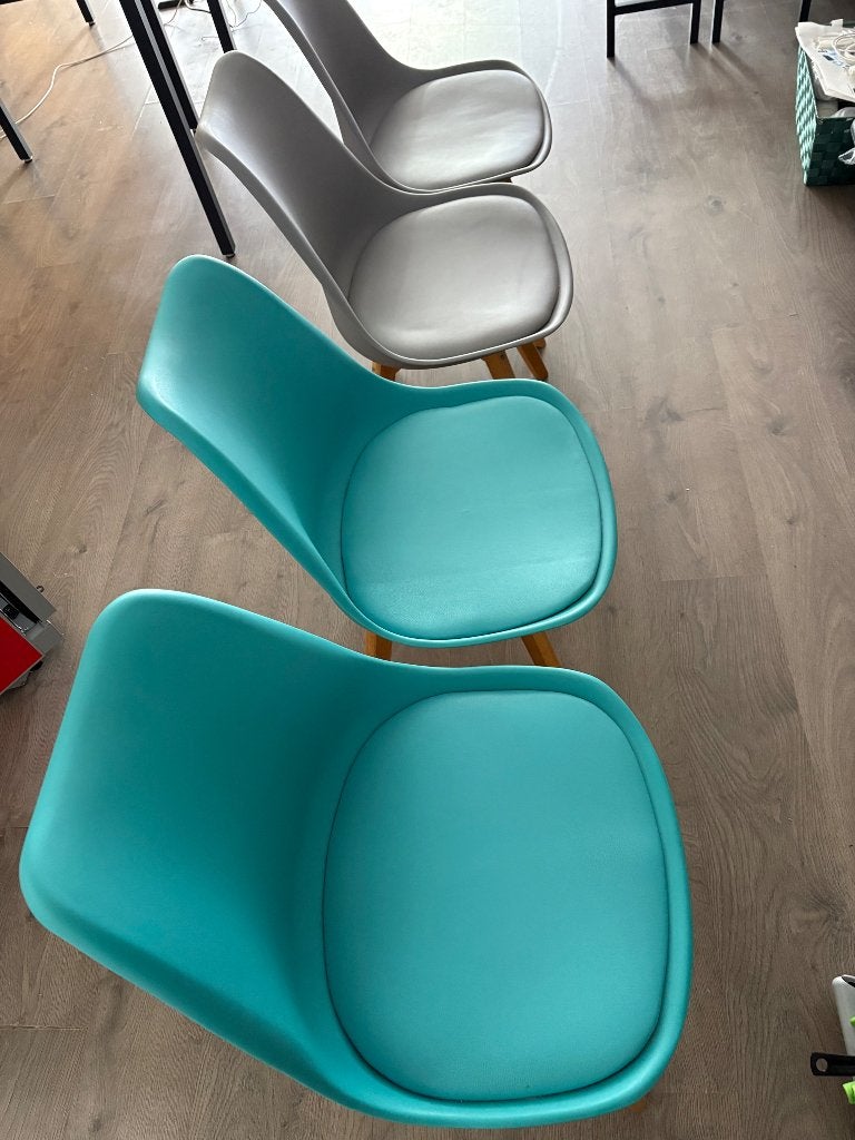 Stoelen, Ophalen, Zo goed als nieuw, Vier