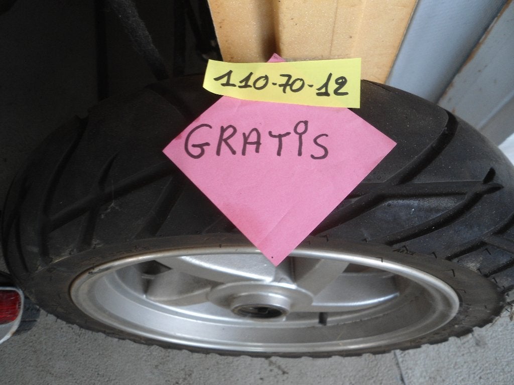 Scooterband : 110-70-12 : Gratis, Fietsen en Brommers, Ophalen, Zo goed als nieuw, Overige typen, Scooterband 110 - 70 - 12