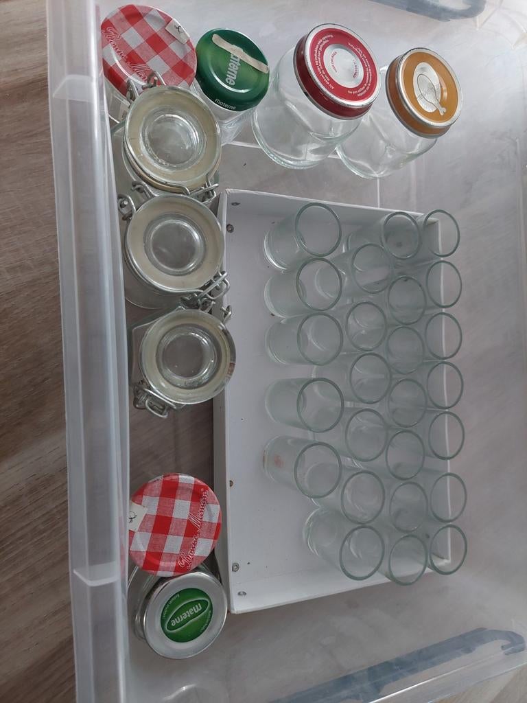 Lot kleine potjes en vaasjes, Ophalen
