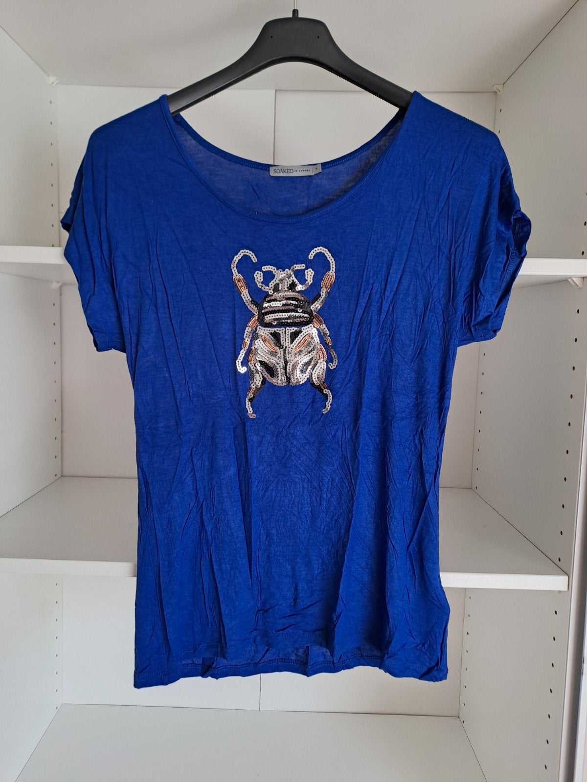 Mt S Blauwe T-shirt met pailletten kever, Kleding | Dames, T-shirts, Soaked in Luxury, Blauw, Ophalen of Verzenden, Zo goed als nieuw