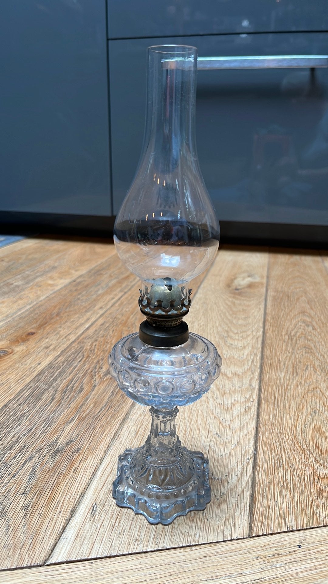 Ancienne lampe à huile en verre travaillé, Enlèvement, Verre
