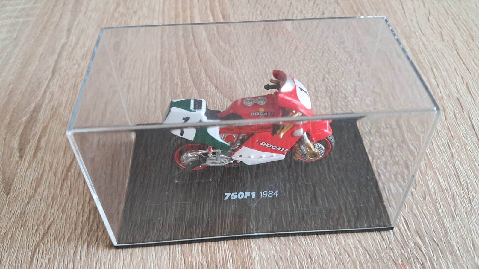 Schaalmodel Ducati 750F1 van 1984, Ophalen