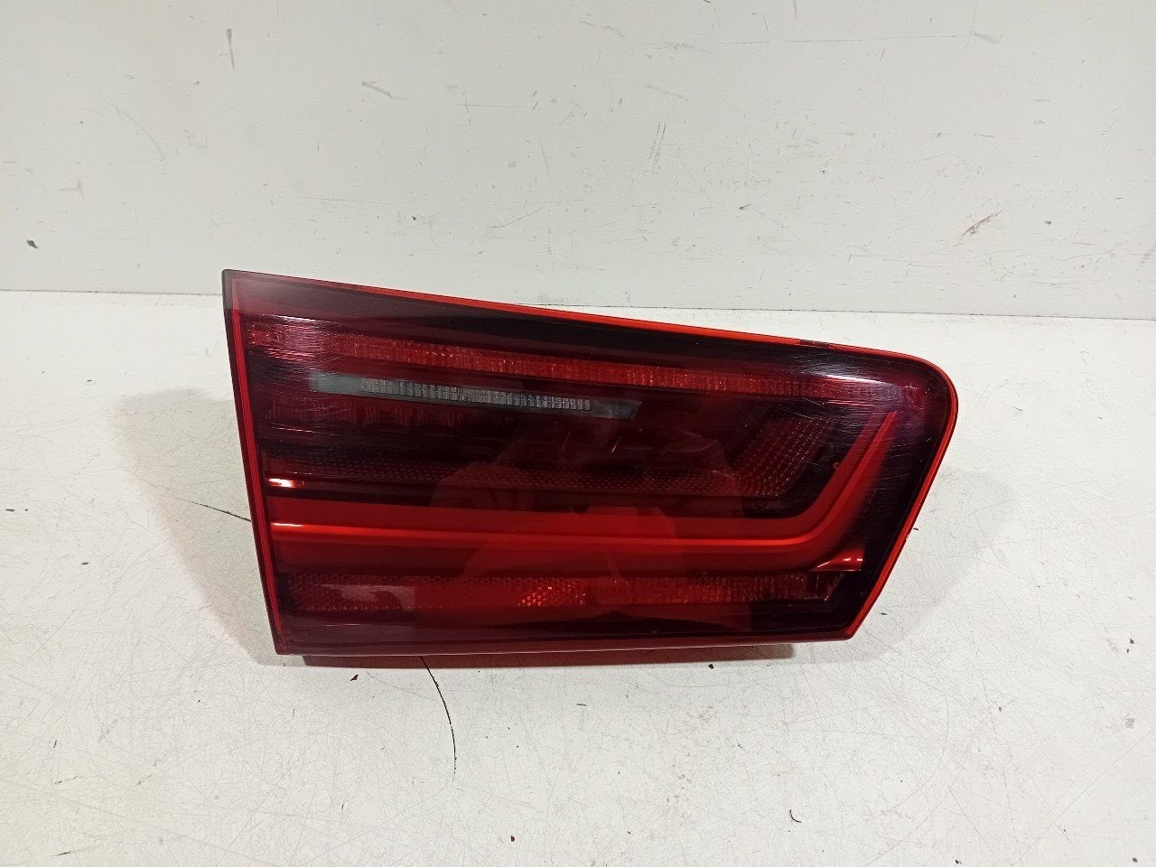 Achterlicht kofferdeksel achterklep links Audi A6, Onderdelen@venauto.nl, Van der Ven Autorecycling B.V., Gebruikt, Ettenseweg 76, 4706 PB Roosendaal, The Netherlands