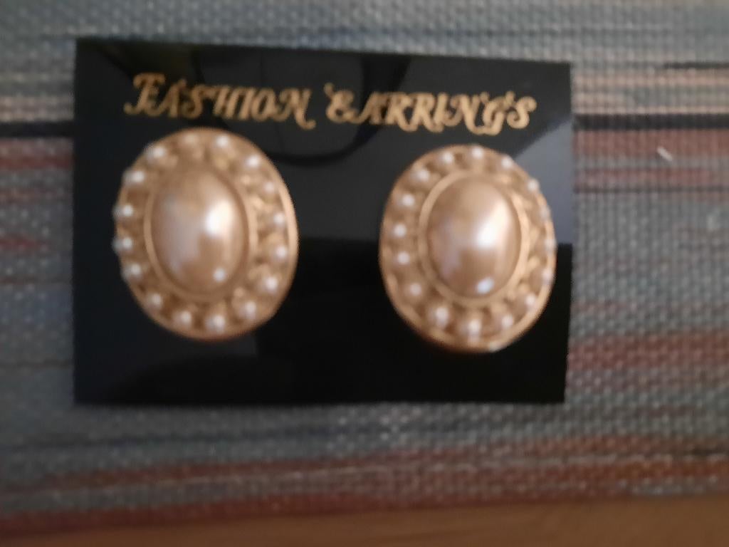 Vintage oorbellen, Ophalen of Verzenden, Nieuw, Goud, Goud