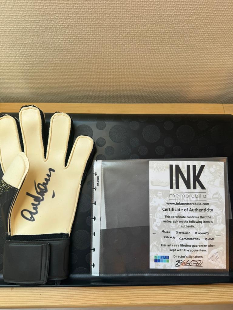 Gesigneerde keepershandschoen, Ophalen, Zo goed als nieuw