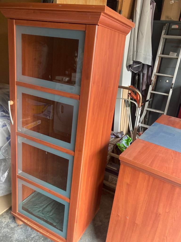Kerselaar vitrine kast en tv kast, Ophalen, Gebruikt
