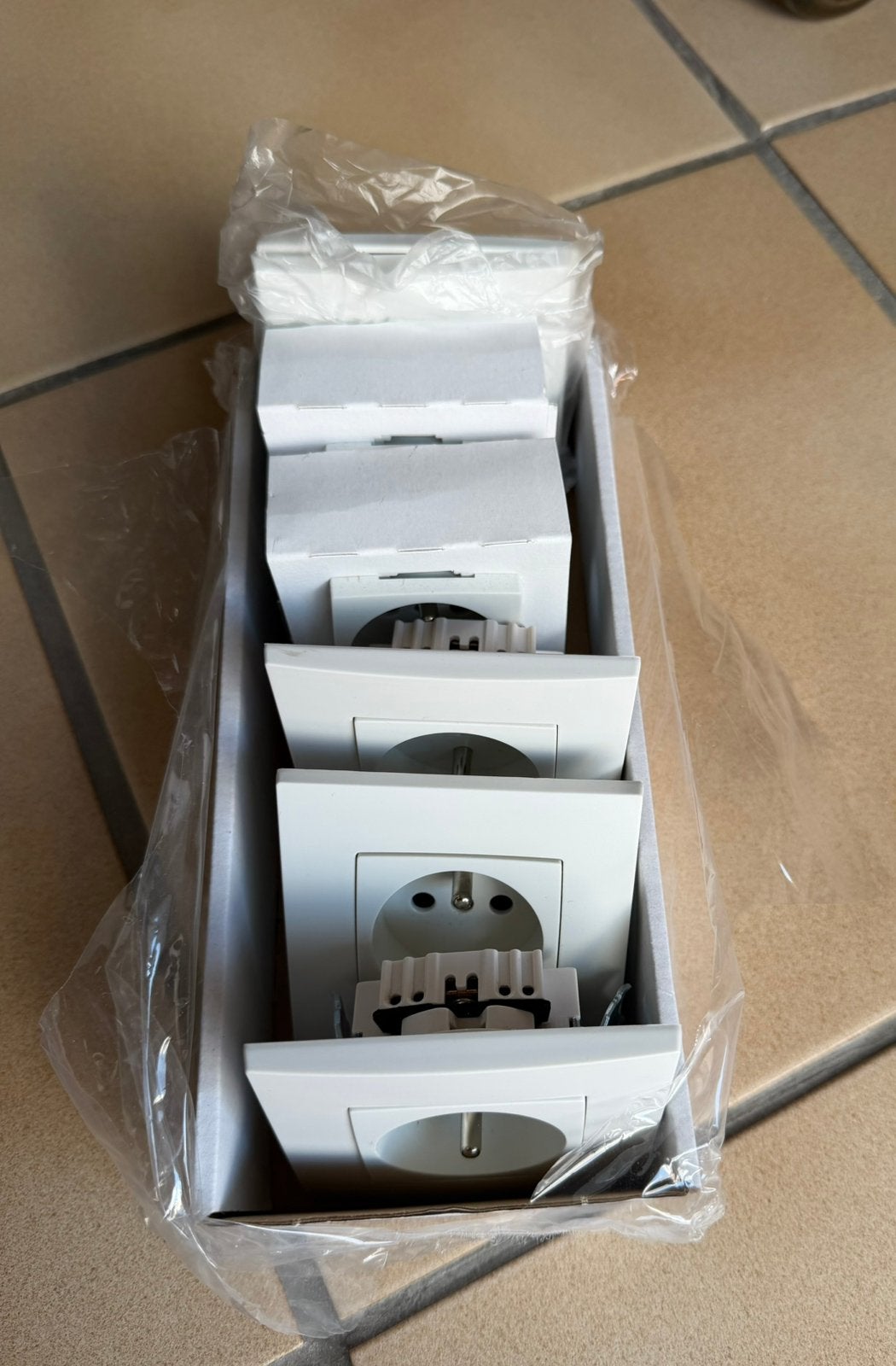 NIEUW – 15 Sencys Diamond stopcontacten en schakelaars – wit, Ophalen of Verzenden, Nieuw