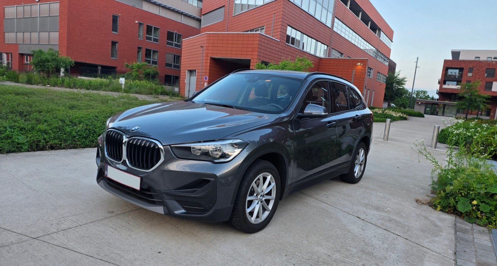 BMW X1 sDrive 16dA (automatique), Argent ou Gris, Achat, Euro 6, Entretenue par le concessionnaire
