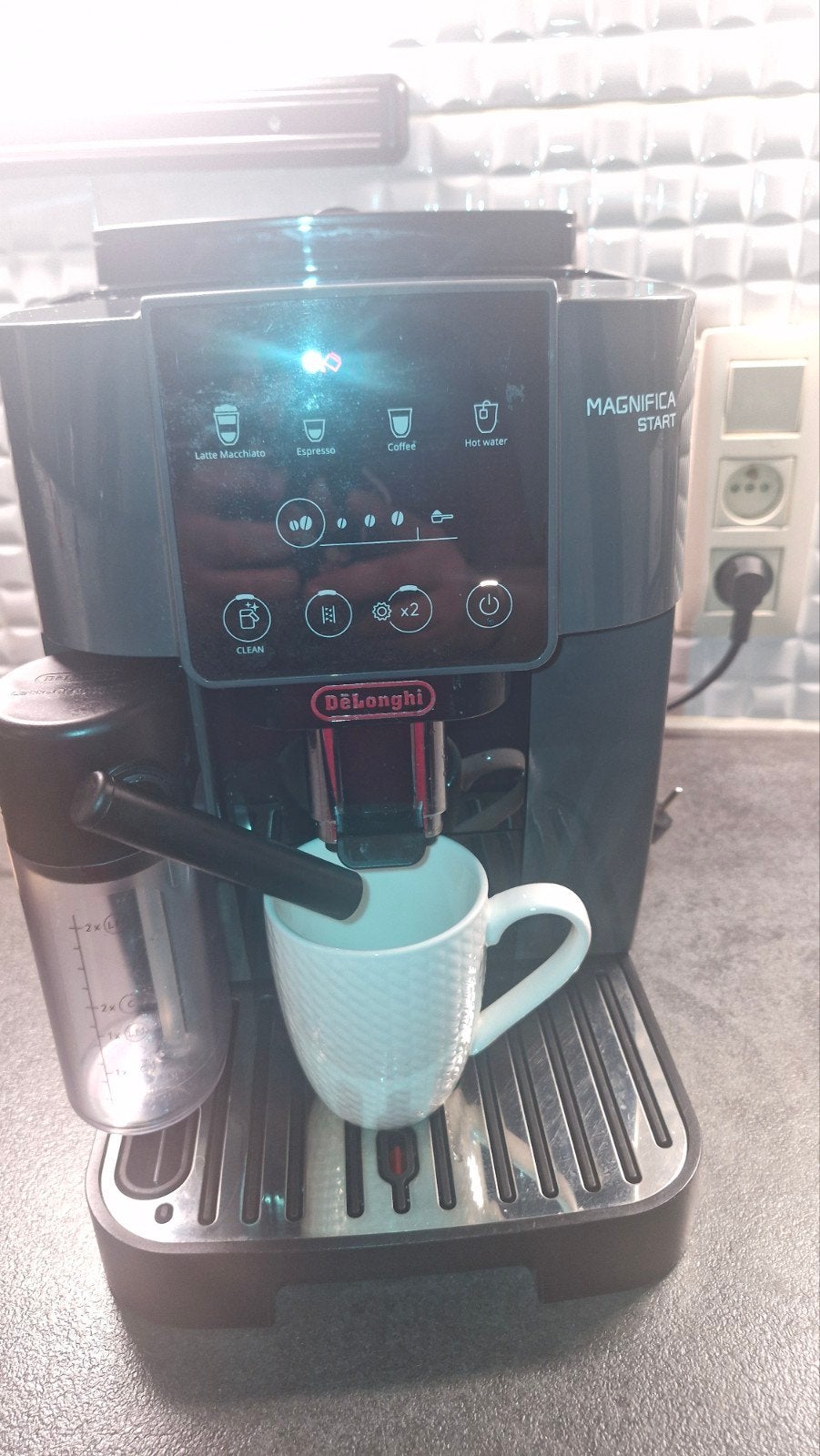 Delonghi Magnifica machine a cafe a vendre, Electroménager, Cafetières, Enlèvement, Comme neuf