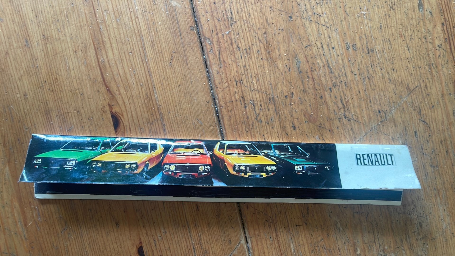 Boite d allumettes Renault collection vintage, Enlèvement ou Envoi, Comme neuf, Boîtes ou marques d'allumettes