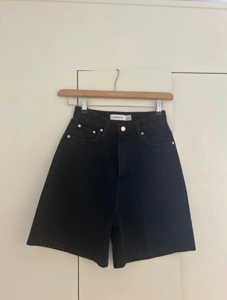 And Other Stories black denim shorts, Kleding | Dames, And other stories, Verzenden, Zwart, Nieuw