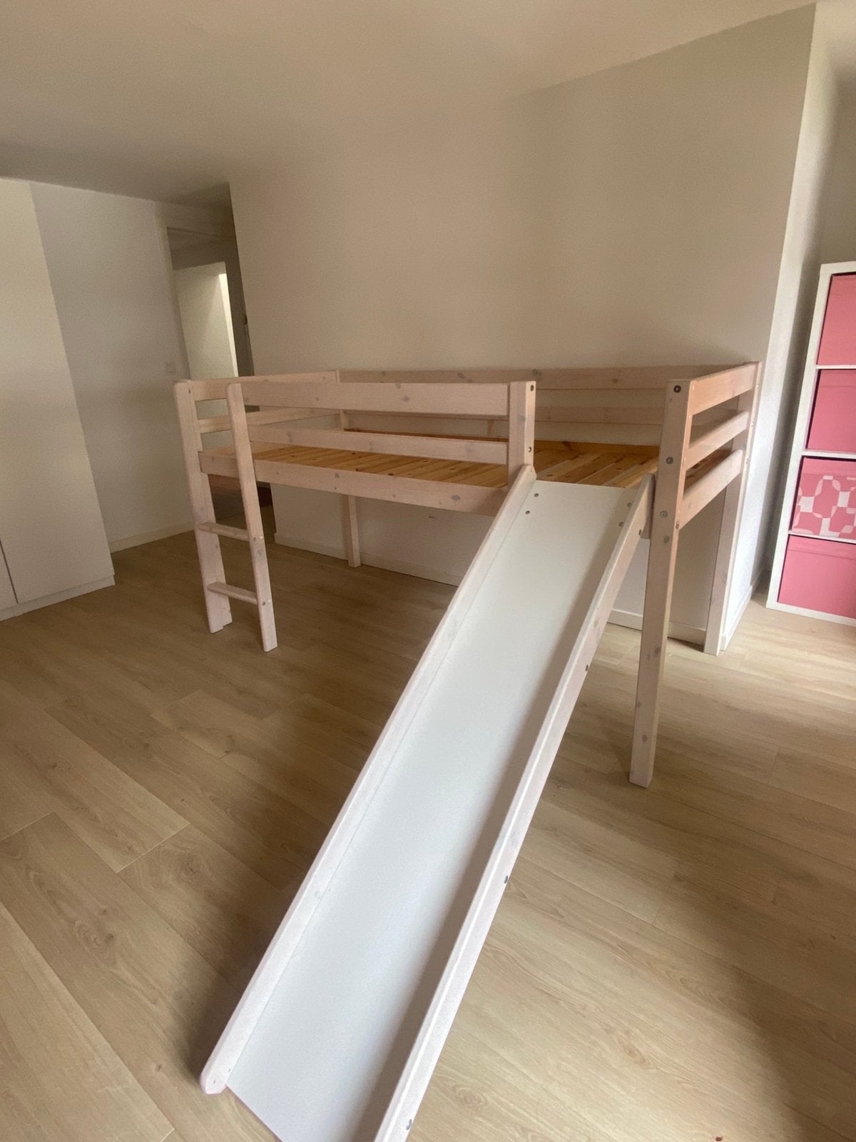 Kinderbed hoogslaper met glijbaan ikea, Enfants & Bébés, Enlèvement, Utilisé, Lit mi-hauteur mezzanine