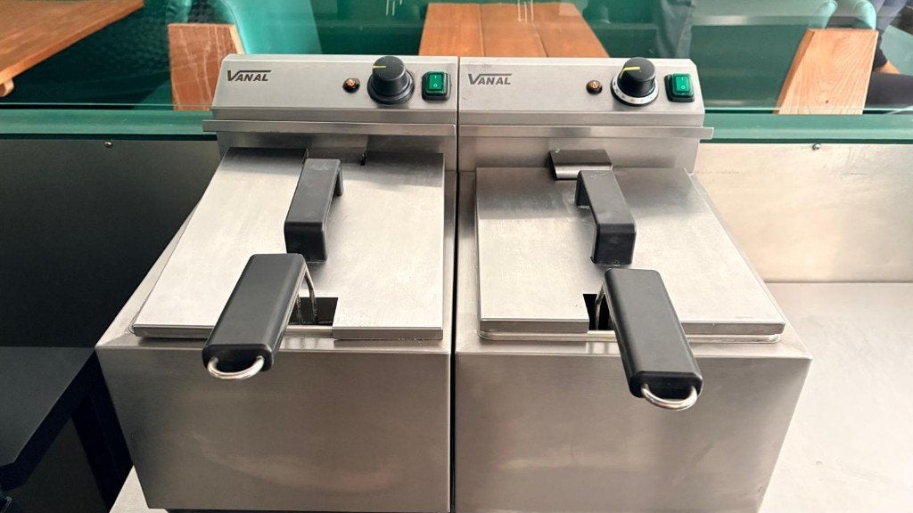 Friteuse (2 stuks), Elektronische apparatuur, Frituurpannen, 2 tot 3 liter, Ophalen, Gebruikt