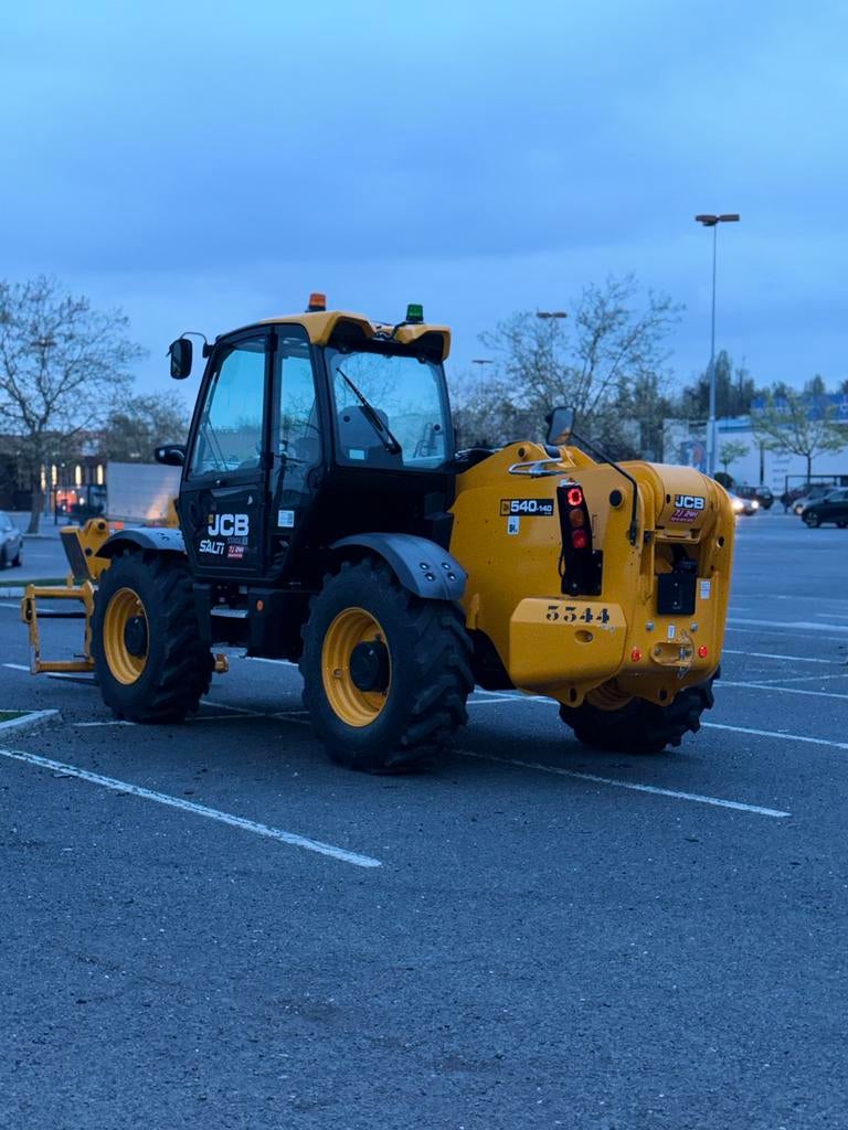 Chargeur télescopique, Articles professionnels, Agriculture | Tracteurs, Autres marques, Jusqu'à 2500, 120 à 160 ch, Utilisé