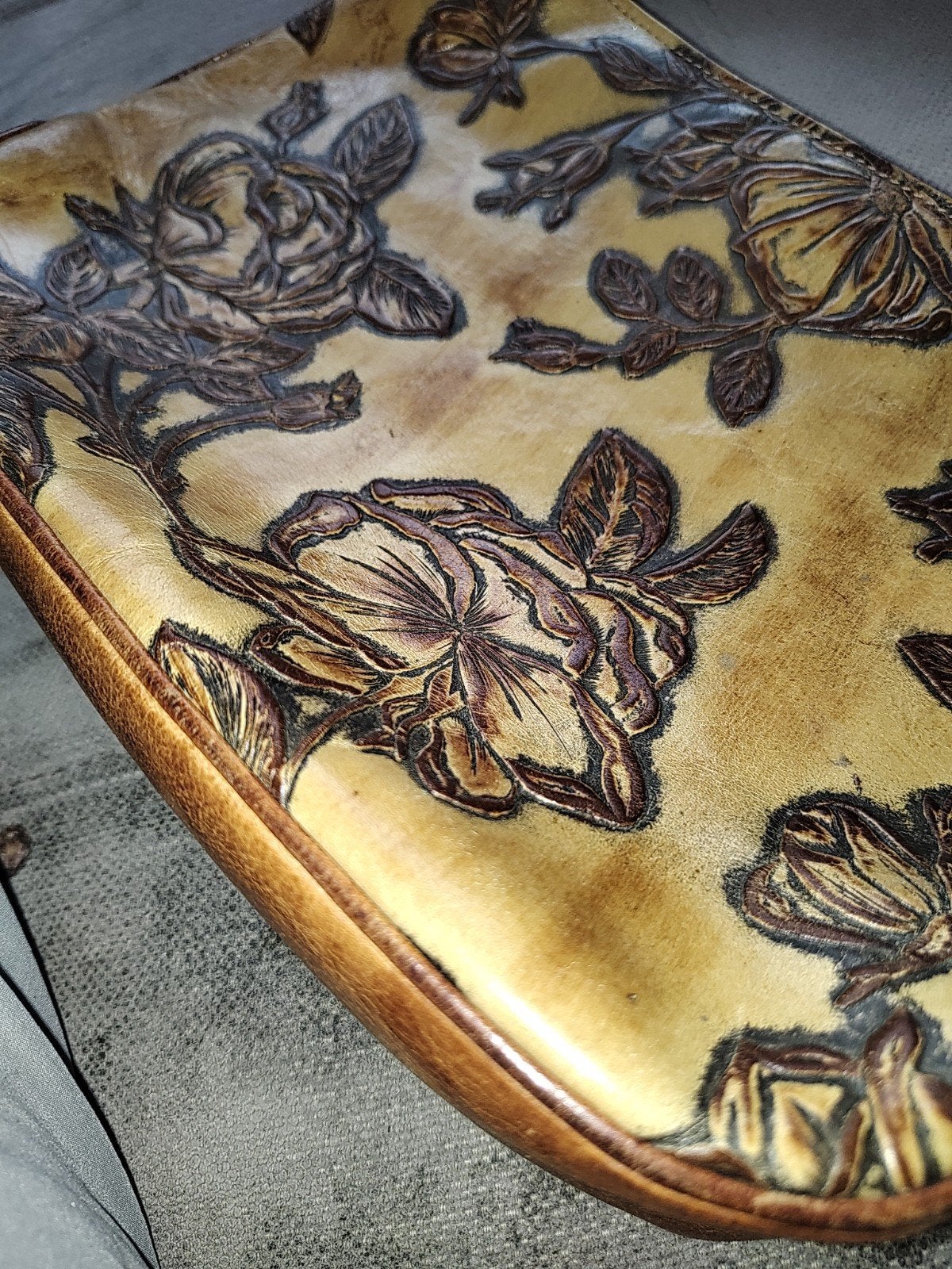 lederen bloemen handtas van cuceria fiorentina, Bijoux, Sacs & Beauté, Bijoux anciens, Enlèvement ou Envoi, Autres matériaux