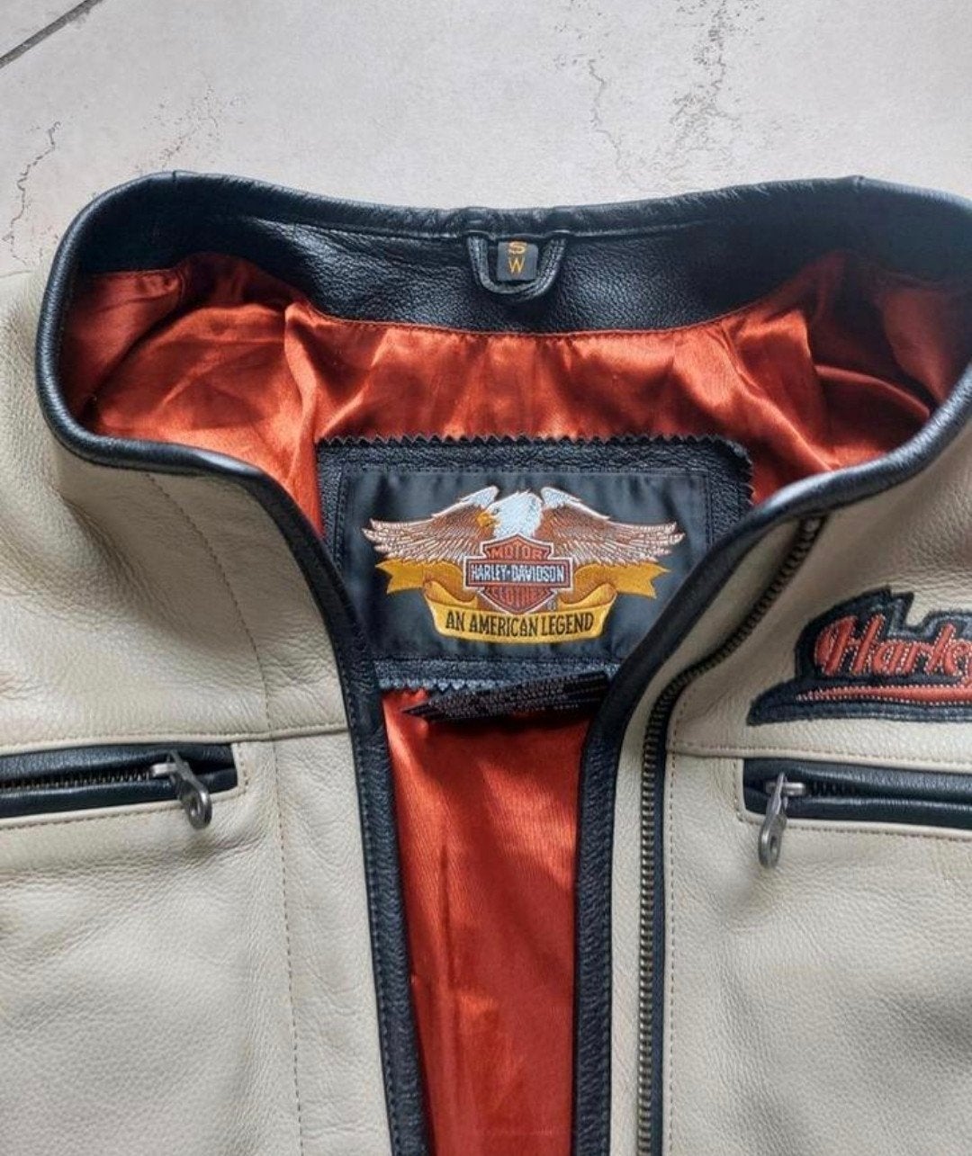 Nouvelle veste Harley Davidson d'Ams (gilet pour femme), Motos, Femmes, Manteau | cuir, Enlèvement, Harley davidson