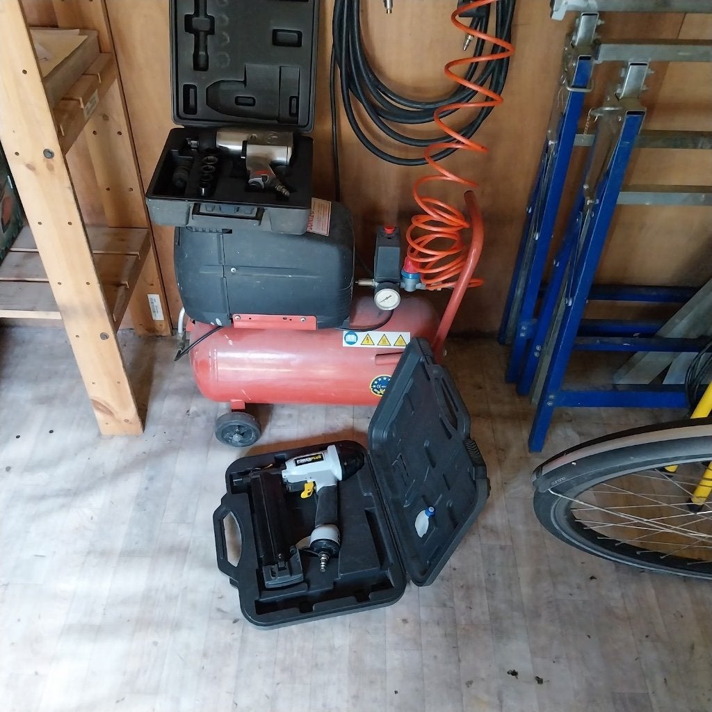 Te koop., Doe-het-zelf en Bouw, Compressors, Ophalen, Gebruikt, 6 tot 10 bar, 400 tot 800 liter/min