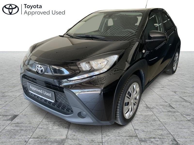 Toyota Aygo X play, https://public.car-pass.be/vhr/2d12a125-8a5a-41e5-ad05-feb1d04fb8db, 72 pk, Zwart, Handgeschakeld
