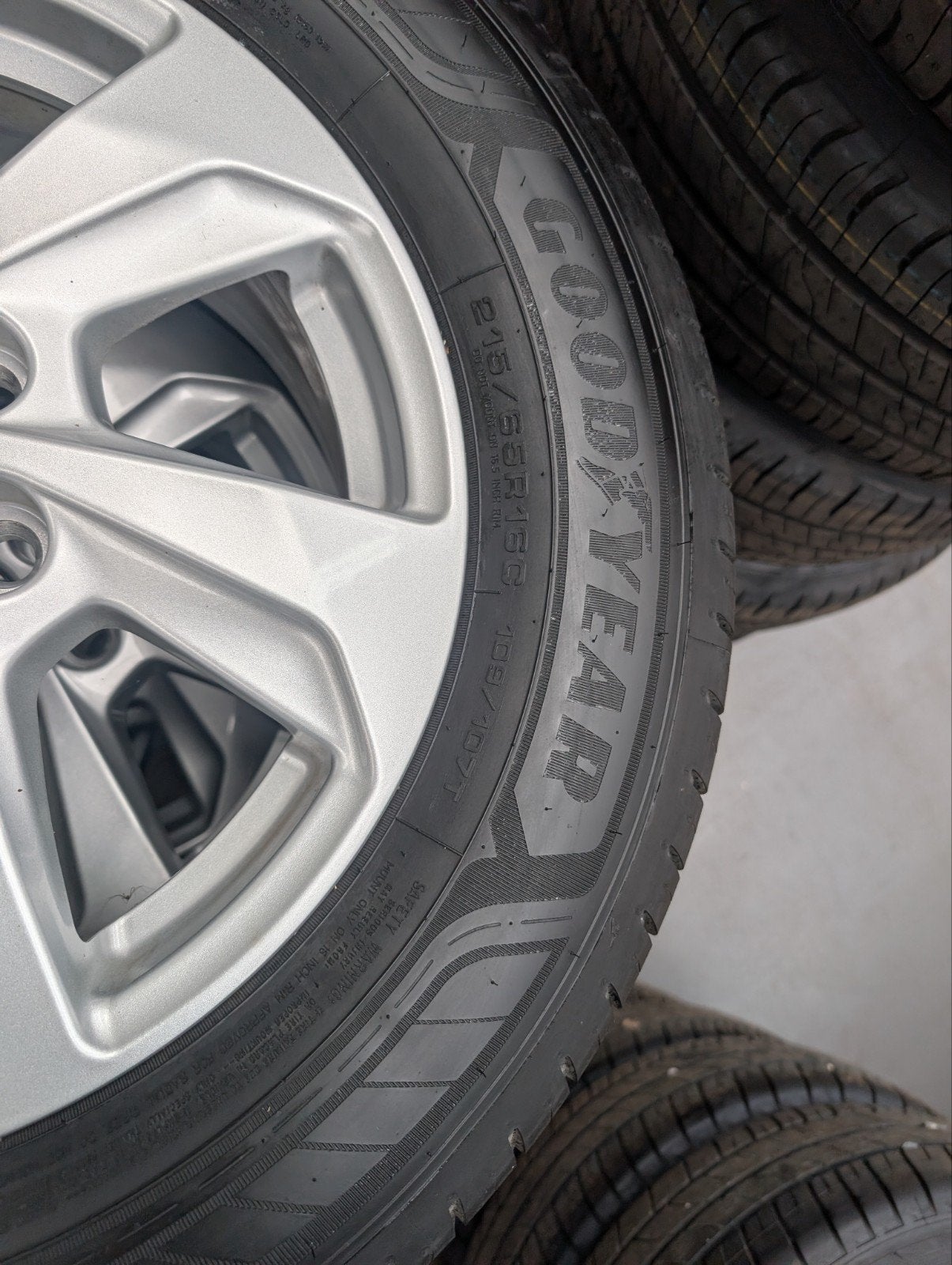 Pneus neuf, jantes en alliage 16", TPMS. Transit Custom V710, Autos : Pièces & Accessoires, Neuf, 215 mm, Ford, 16 pouces