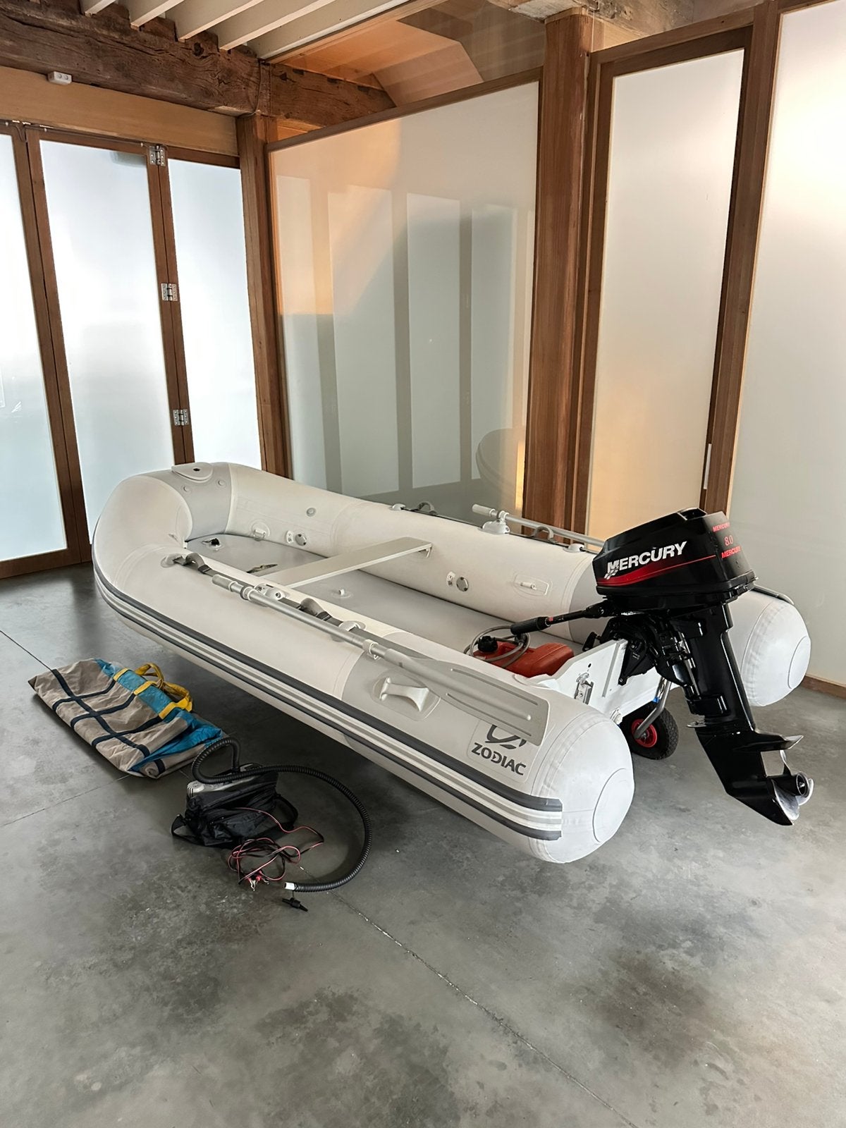 Zodiac Cadet 360 in perfecte staat! (Mercury 8Pk), Watersport en Boten, Rubberboten, Ophalen, 8 pk, Airdeck, Peddels