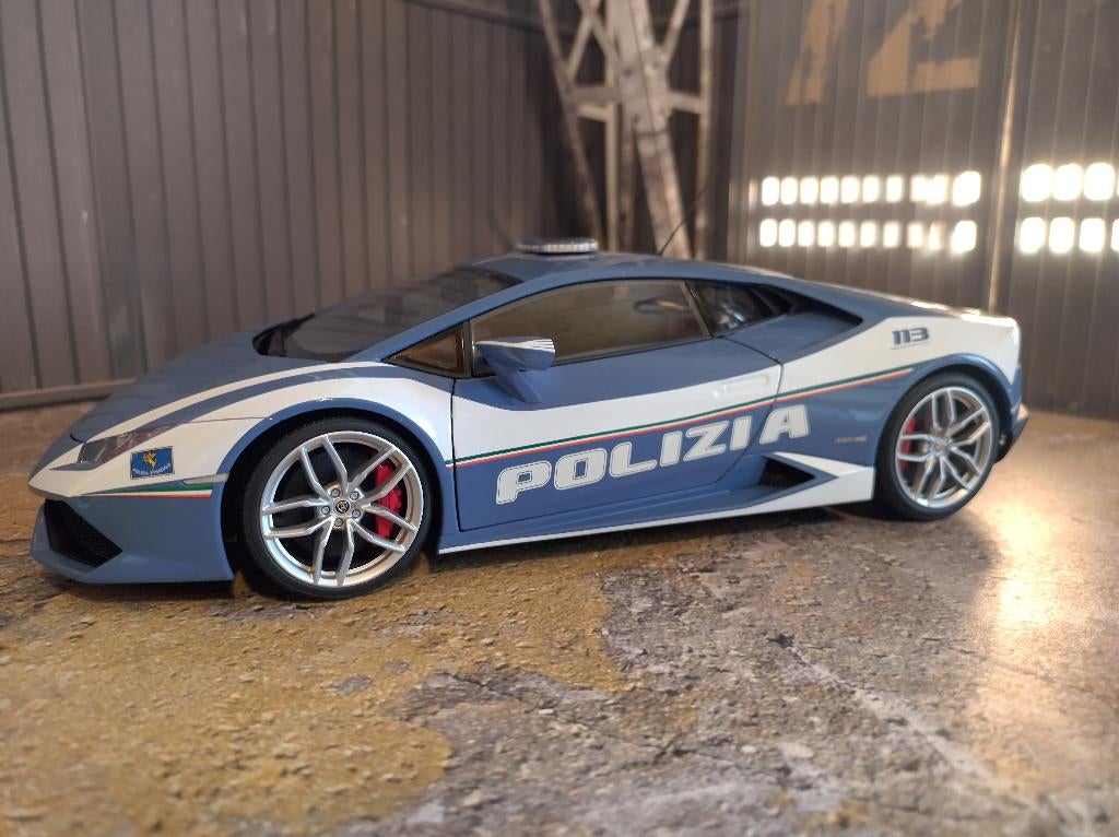 Voiture de police Lamborghini Huracan LP610-4. Autoart 1:18, Enlèvement ou Envoi, Comme neuf, Voiture, Autoart