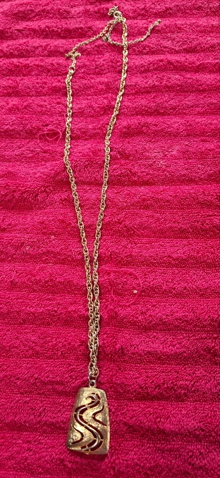Goud kleurige ketting gaat niet af .lengte 40cm en kan nog l, Ophalen of Verzenden, Goud, Goud