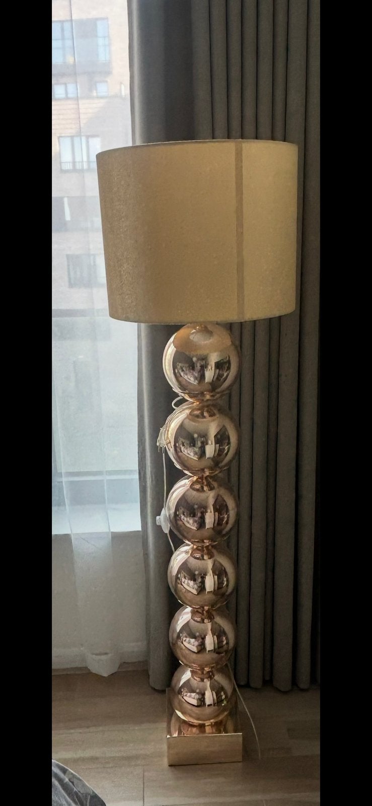 Magnifique lampadaire design doré avec abat-jour beige, Maison & Meubles, Enlèvement, Comme neuf