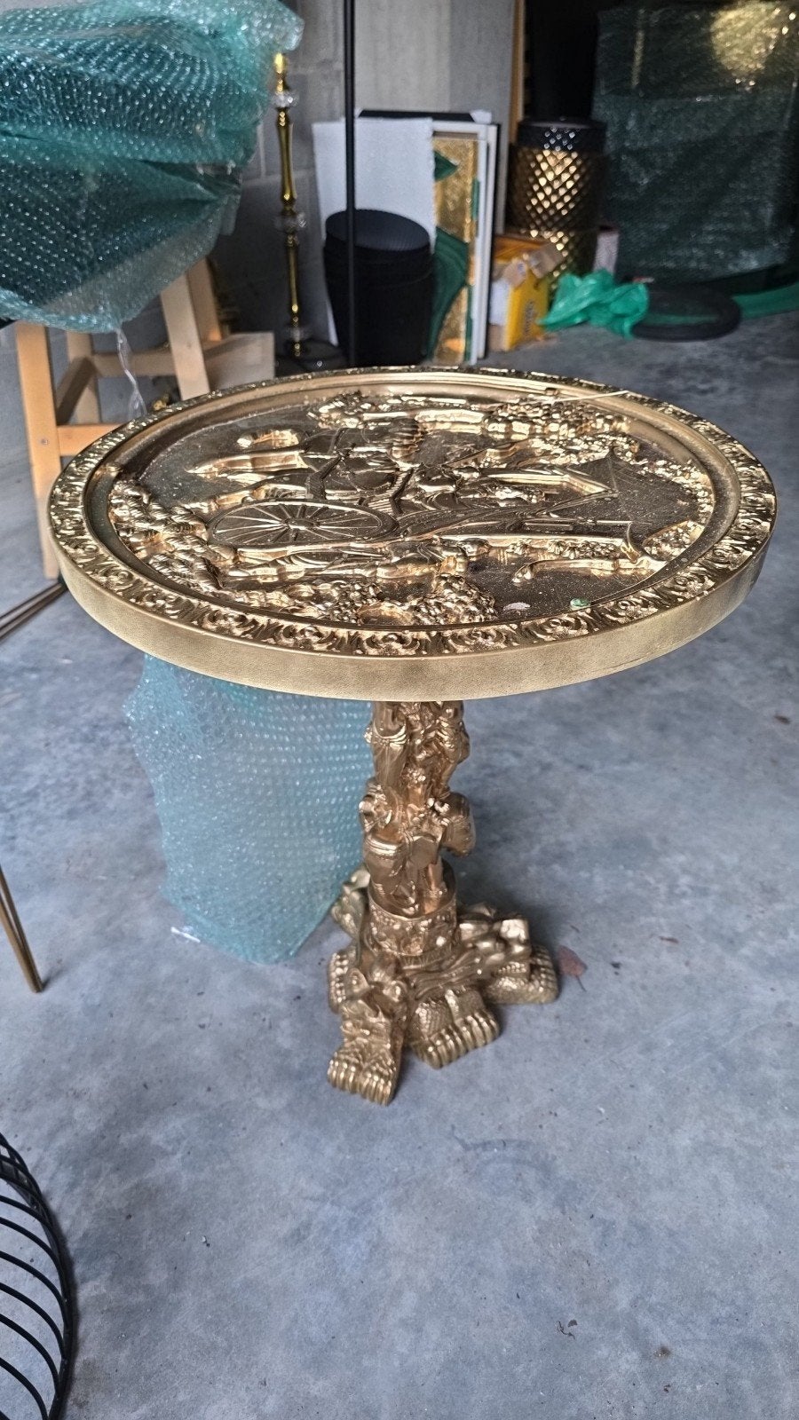 Petite table desogn en pierre