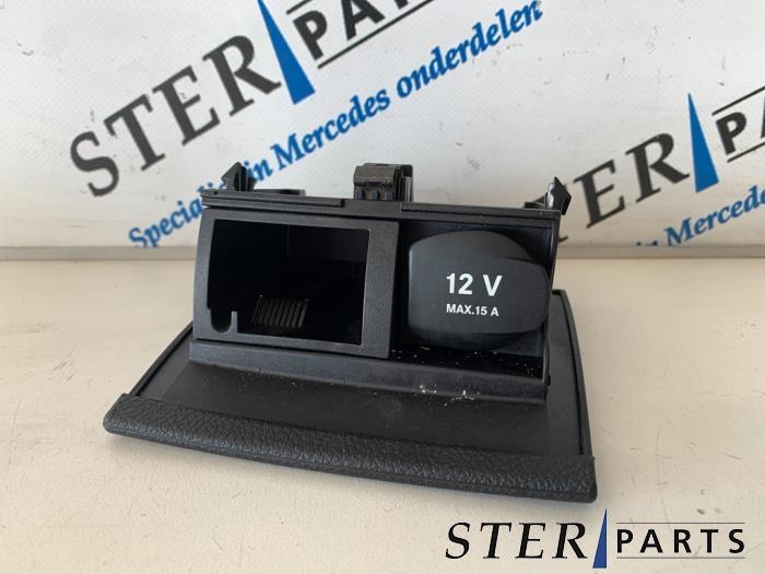 Asbak achter van een Mercedes C-Klasse, Auto-onderdelen, Interieur en Bekleding, Mercedes-Benz, Gebruikt, 3 maanden garantie, Ophalen of Verzenden