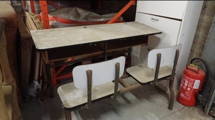 lessenaar retro 2 zit met opbergvak en 2 vaste stoelen, Ophalen, Gebruikt