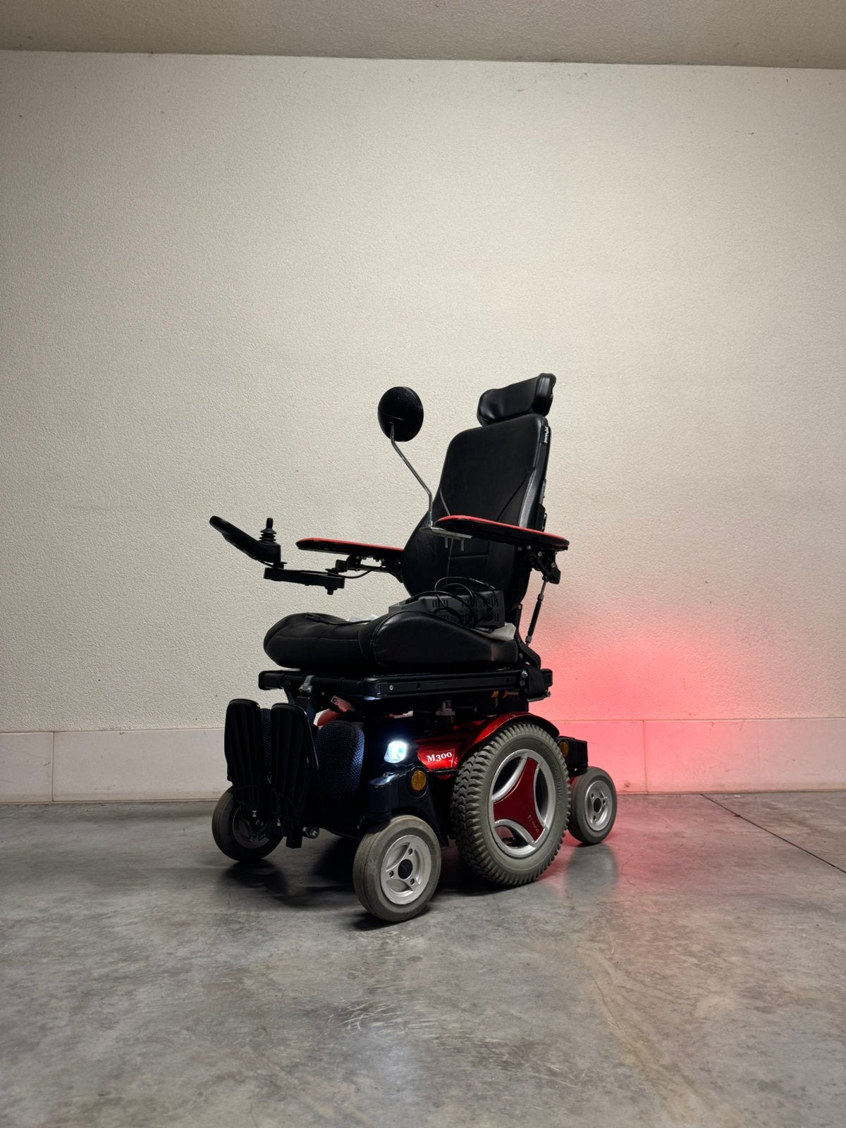 Fauteuil roulante électrique Permobil à 6 roues, chariot, Divers, Chaises roulantes, Enlèvement ou Envoi, Pliant, Comme neuf, Fauteuil roulant électrique
