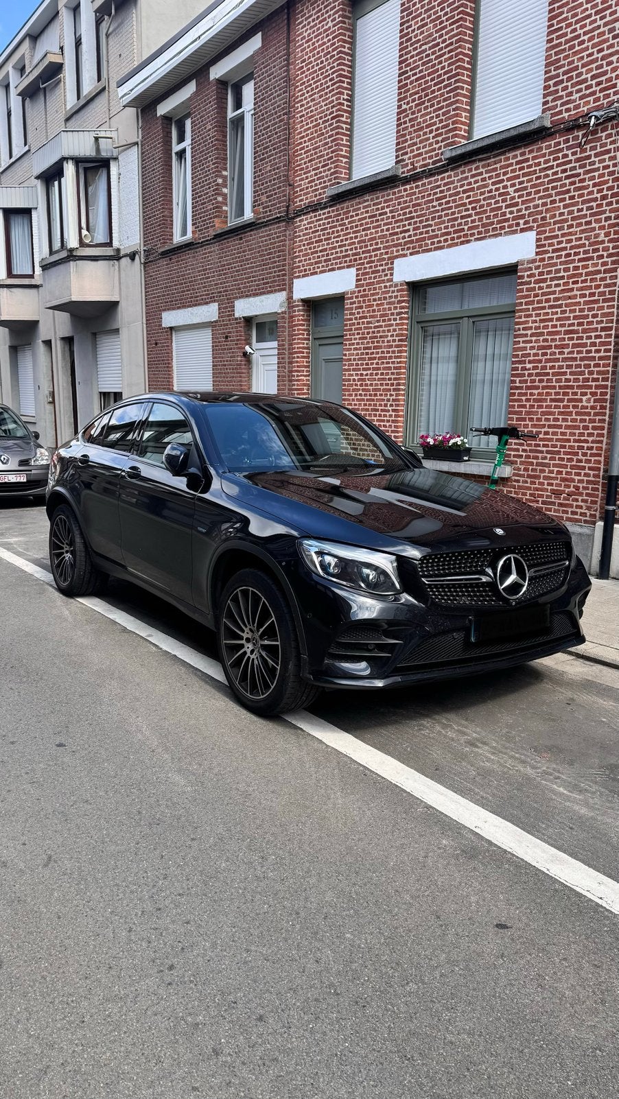 MERCEDES GLC 350E COUPE AMG LINE, Auto's, Mercedes-Benz, Automaat, Dealer onderhouden, Zwart, 360° camera