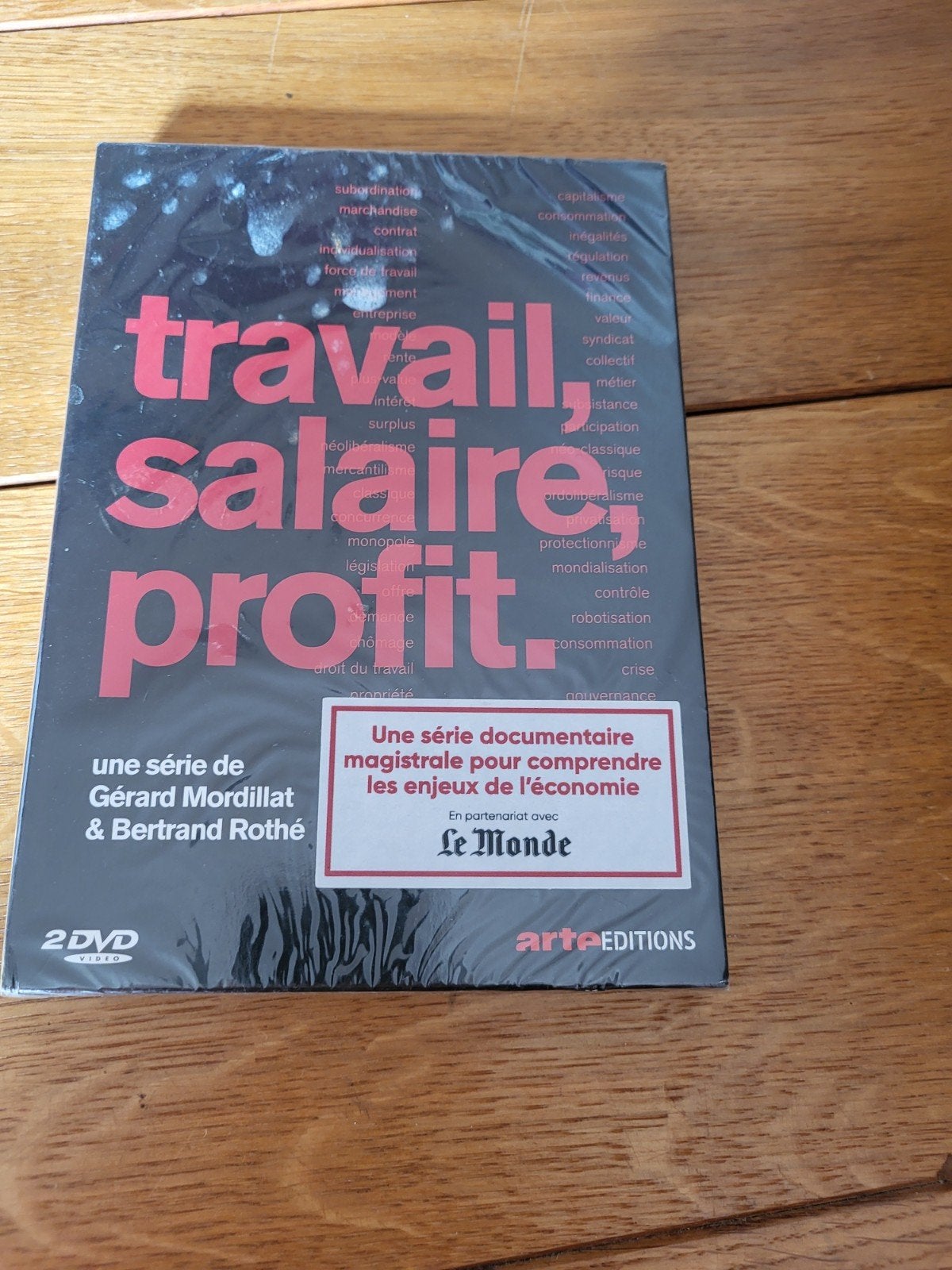 DVD travail salaire profit ARTE (neuf), Livres, Envoi