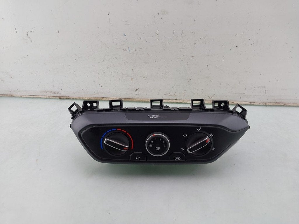 BEDIENINGSPANEEL VERWARMING Hyundai Accent (01-2005/02-2010), Hyundai Motor Deutschland GmbH, Gebruikt, Kaiserleipromenade 5
63067  Offenbach am Main, DE