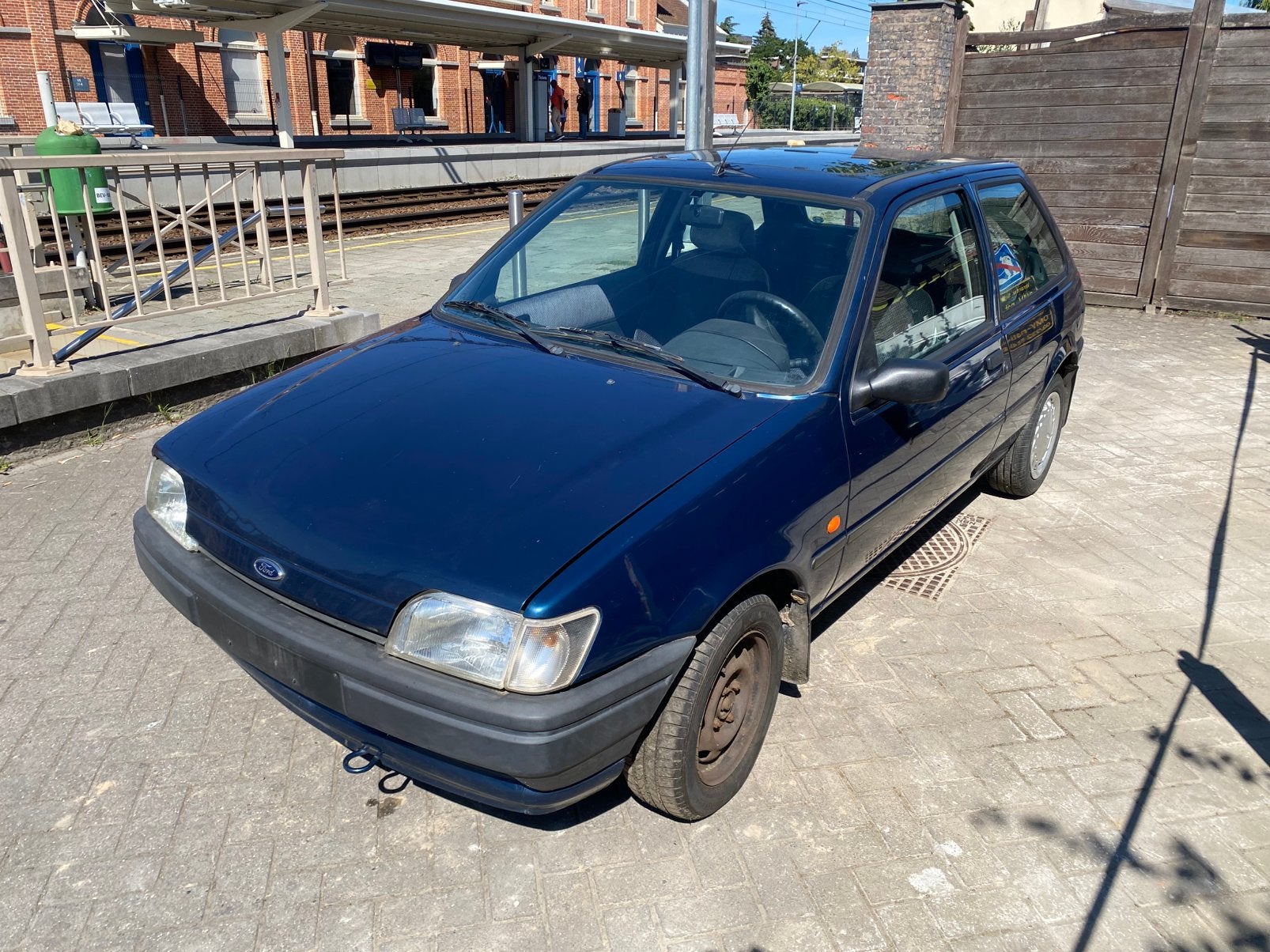 Ford Fiesta 1.3 benzine automatic 1995, Auto's, 1299 cc, Stof, 4 cilinders, Blauw