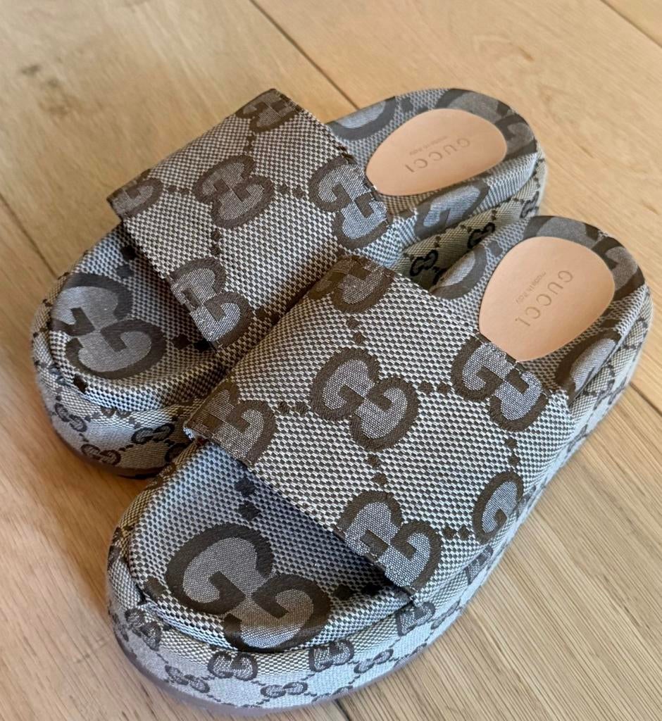 Gucci sandale, Enlèvement