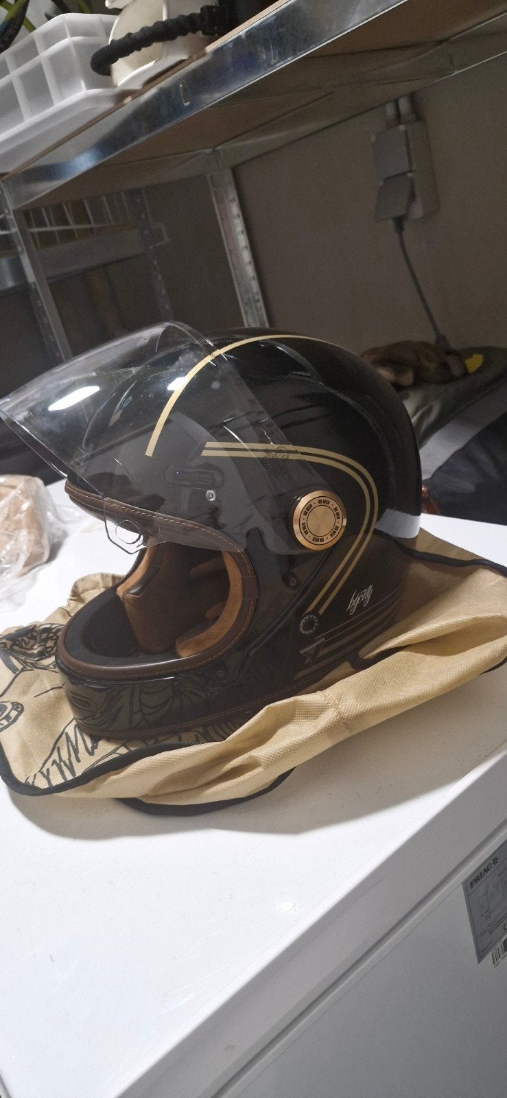 Casque de moto, Enlèvement
