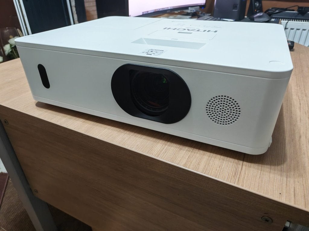 Hitachi CP-WU5500 – Professionele Projector, Audio, Tv en Foto, Beamers, Ophalen, Zo goed als nieuw, LCD, Full HD (1080)
