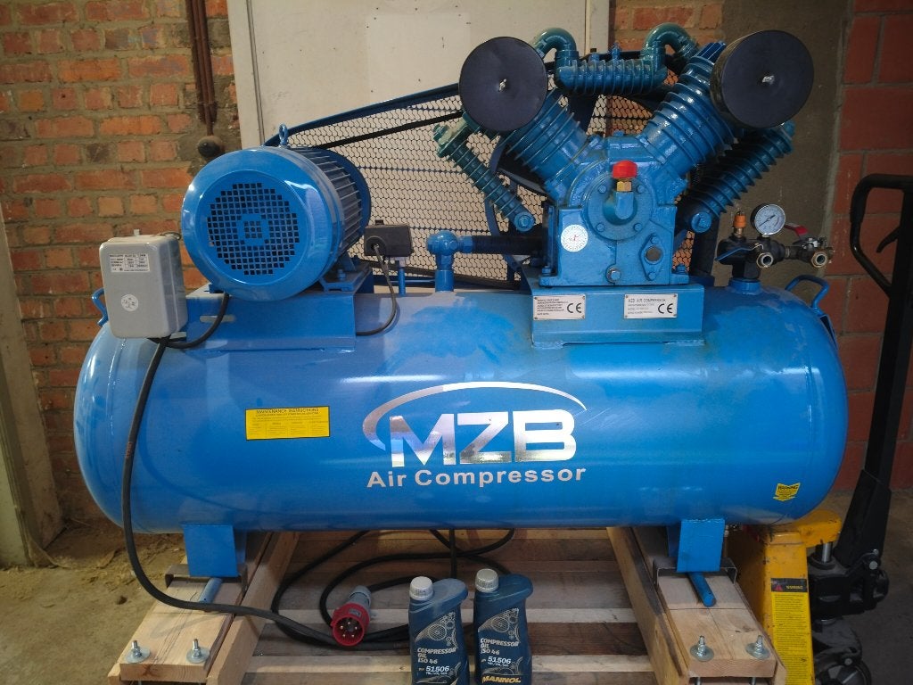 Compresseur à courroie – 300L, Bricolage & Construction, Comme neuf, Enlèvement, 800 litres/min ou plus, 10 bars ou plus