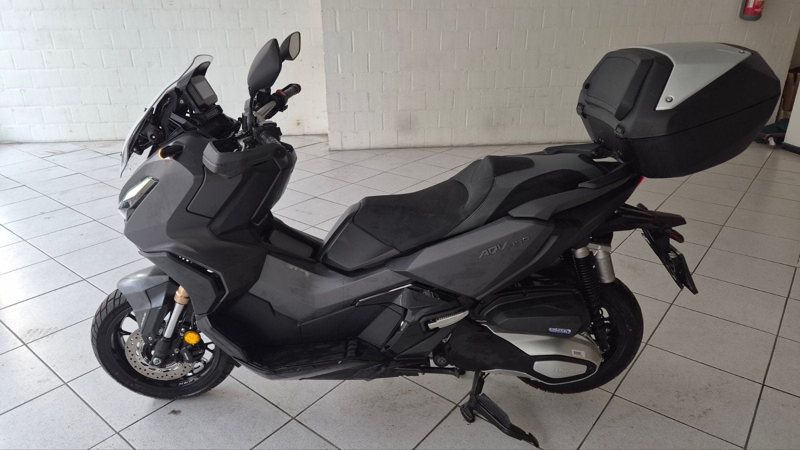 honda adv 350, Bedrijf