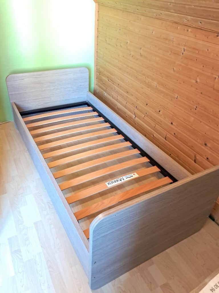 Eenpersoonsbed + lattenbodem 90 x 200cm., Huis en Inrichting, Slaapkamer | Bedden, Ophalen, Gebruikt, 90 cm, Eenpersoons