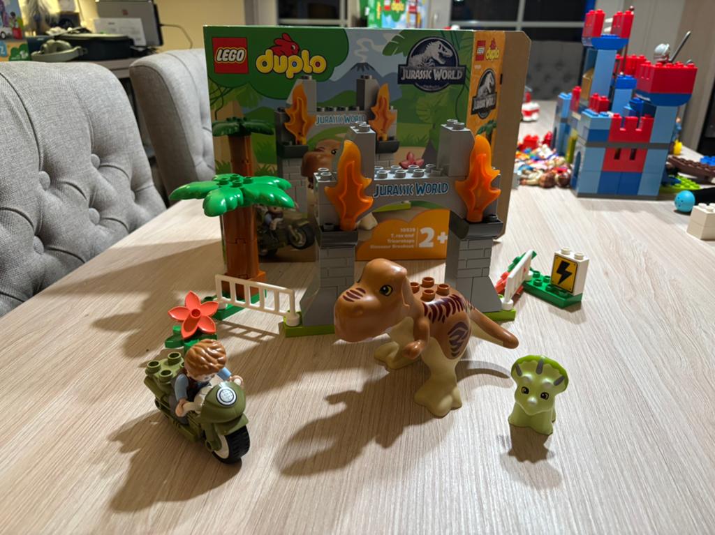 Duplo jurasic world, Enfants & Bébés, Jouets | Playmobil, Enlèvement, Comme neuf