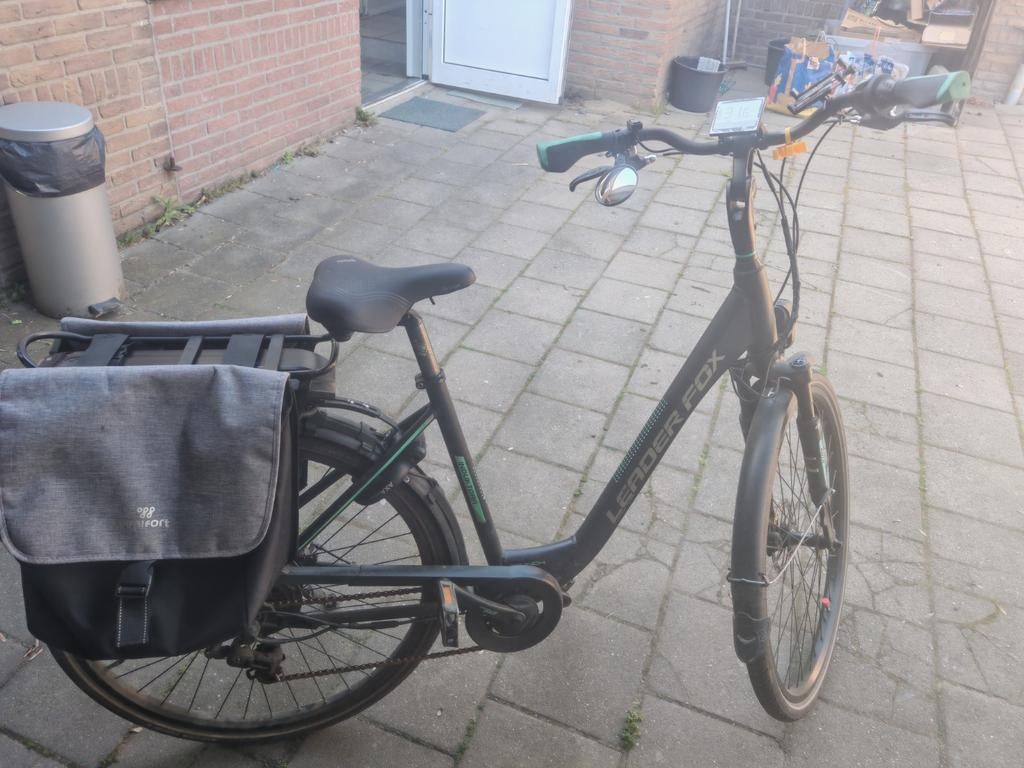 Elektrische fiets 250w met twei accu werk, Fietsen en Brommers, Gebruikt, 55 tot 59 cm, 30 tot 50 km per accu, Ophalen