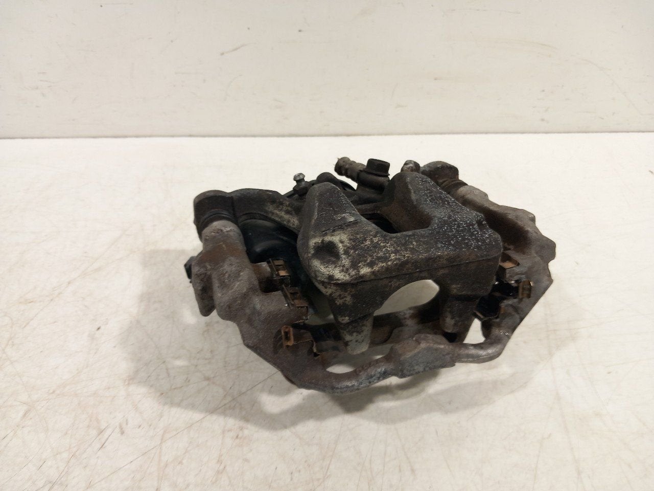 Remklauw links achter Suzuki Swace, Onderdelen@venauto.nl, Van der Ven Autorecycling B.V., Ettenseweg 76, 4706 PB Roosendaal, The Netherlands