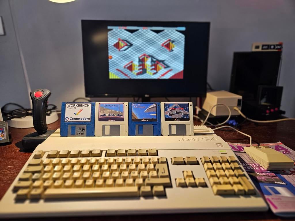 Amiga 500 + tank mouse + psu + floppies + quickshot ..., Enlèvement ou Envoi