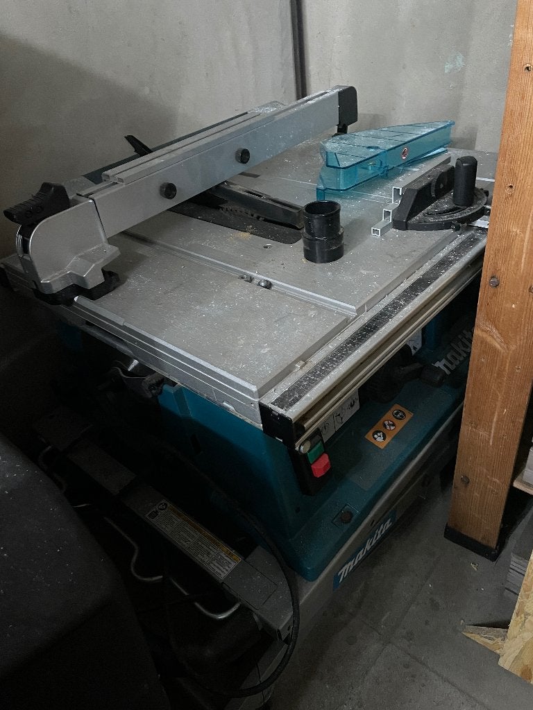 MAKITA TAFELZAAG MET ONDERSTEL, Doe-het-zelf en Bouw, Ophalen, Zo goed als nieuw