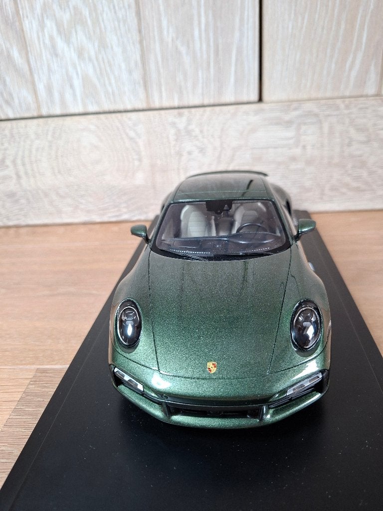 Spark 1:18 Porsche 911 (992) Turbo S – Oak Green Metallic, Hobby & Loisirs créatifs, Voitures miniatures | 1:18, Enlèvement, Neuf