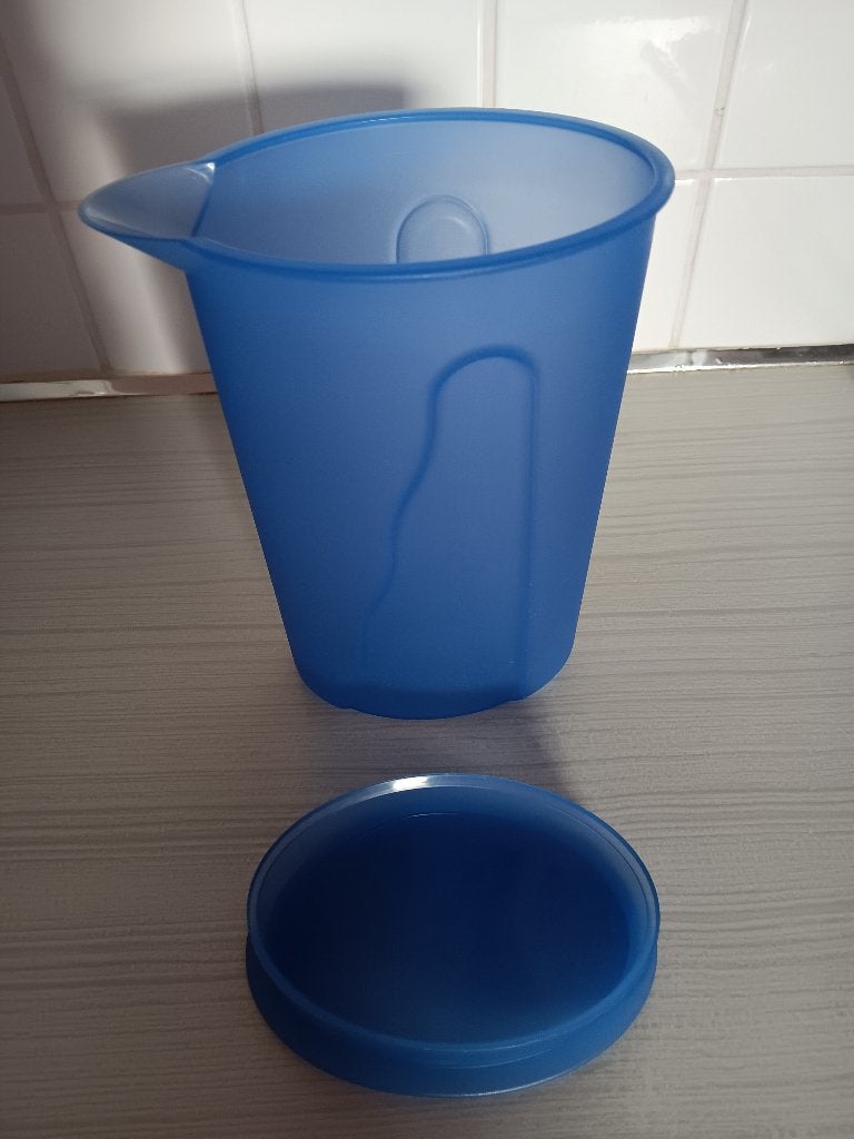 Tupperware schenkkan zo goed als nieuw, Ophalen, Zo goed als nieuw, Blauw, Beker of Kan