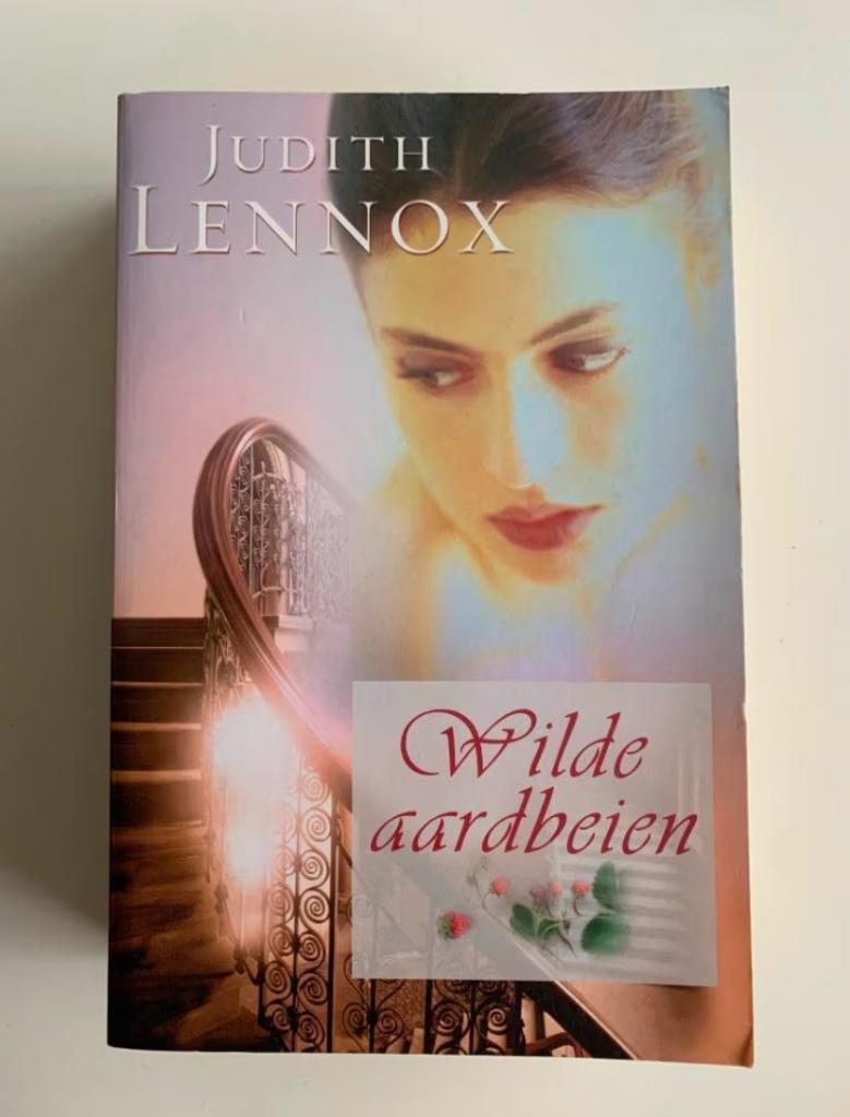 Wilde aardbeien, Judith Lennox, Boeken, Ophalen of Verzenden, Gelezen