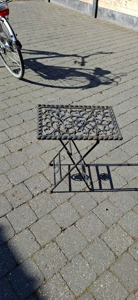 Gietijzeren bijzettafeltje., Tuin en Terras, Ophalen